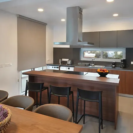 Sun And Moon Luxury * Ajía Nápa