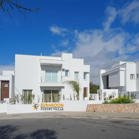 Sun And Moon Luxury Villa