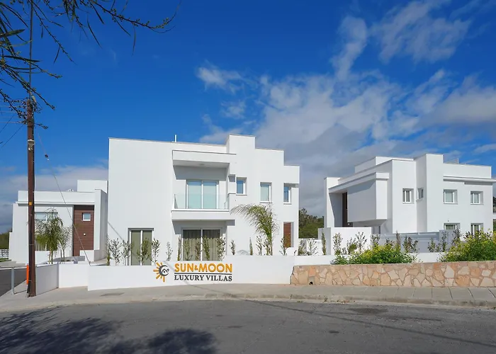 Sun And Moon Luxury Villa